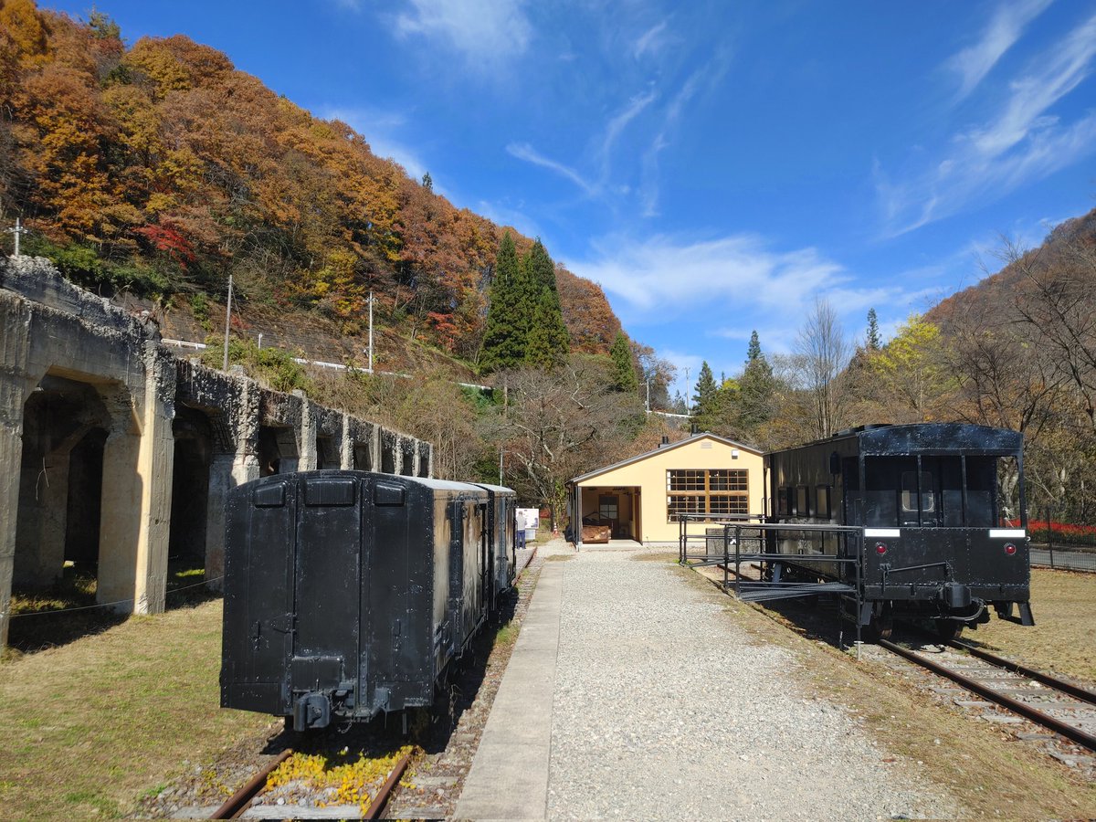 sunrise_6000's tweet photo. 1971年に廃止となった国鉄太子線の「旧太子駅跡」にて。
ノスタルジック感満載です🤗
#kntr https://t.co/08H68igjmT