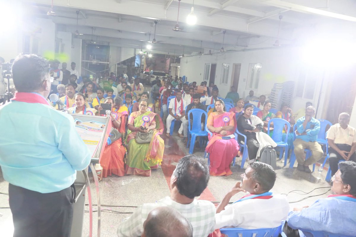 JayanthiVr's tweet image. நேற்று சென்னை அசோக்நகர் அம்பேத்கர் திடலில் நடைபெற்ற கட்டுமானம் மற்றும் அமைப்புசாரா தொழிலாளர்கள் நலவாரிய தொழிற்சங்கங்களின் கூட்டமைப்பை விடுதலைச் சிறுத்தைகள் கட்சியில் இணைப்பு விழா &amp;amp;துவக்க விழா நிகழ்வில் தலைவர் அவர்கள் கலந்து கொண்டு உரையாற்றினார்

#LeaderTholThirumavalavanMP #VCK