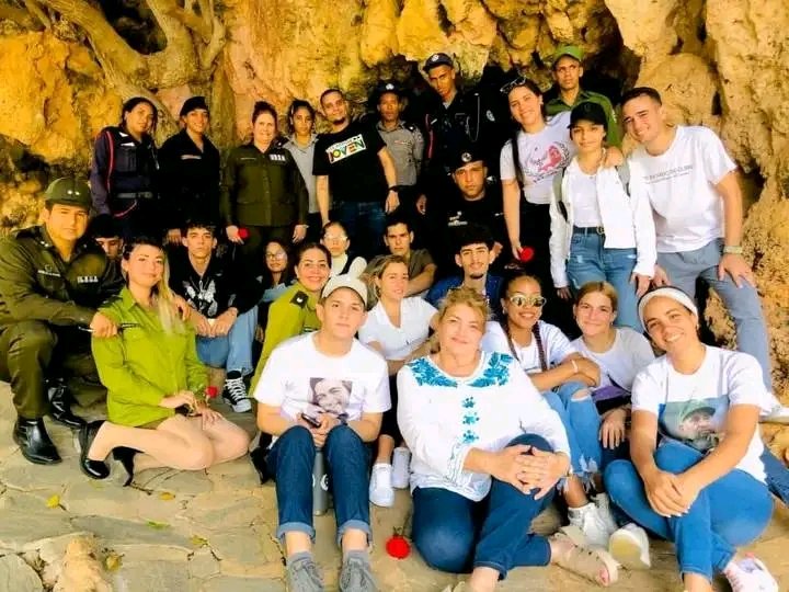 Ustedes con su energía, sueños y compromiso transforman el presente y construyen el futuro: ¡nuestros estudiantes! En especial, un abrazo inmenso a los  espirituanos, orgullo de su tierra y ejemplo de perseverancia en cada aula, taller y proyecto. #SanctiSpíritusEnMarcha
 🇨🇺