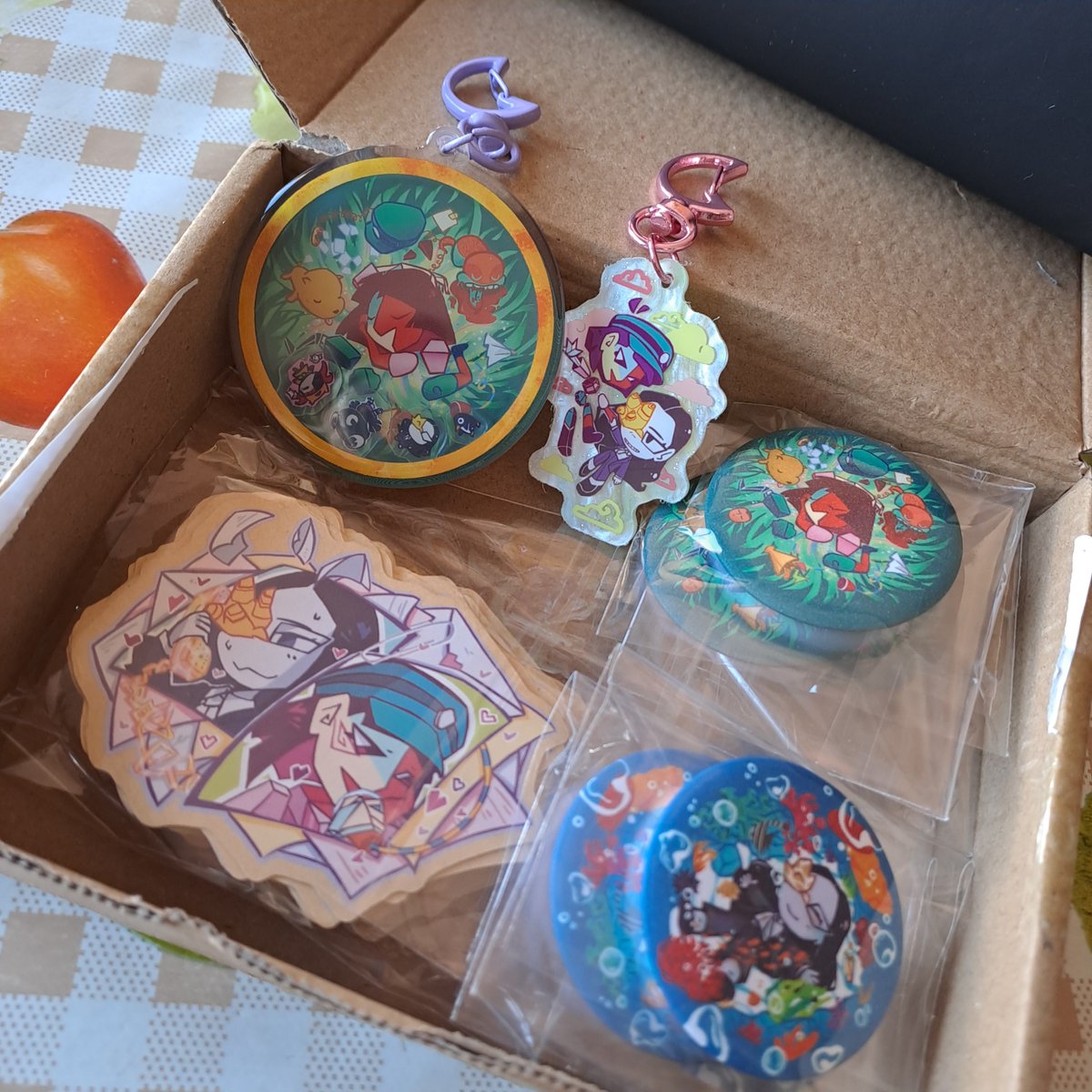 boiraplena's tweet image. I made merch... help...