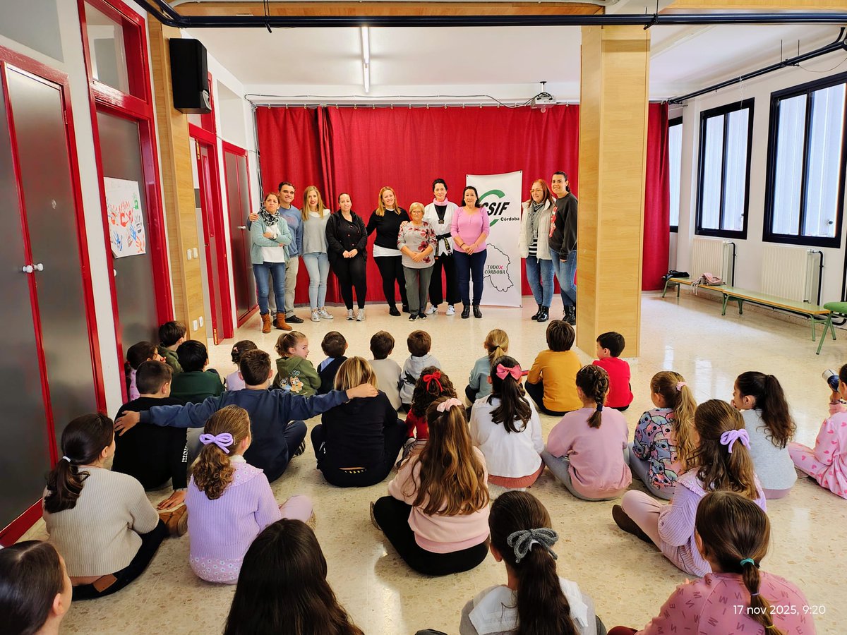 CSIFCordoba's tweet image. 🗣️ Nuestra delegada en la prisión de Alcolea, @TeresaLy, ha dado hoy una charla en el CEIP Elena Luque para concienciar a l@s alumn@s sobre la seguridad y la autoprotección, así como promover la igualdad y el respeto

🤗🤗 Agradecemos a la dirección del centro su colaboración