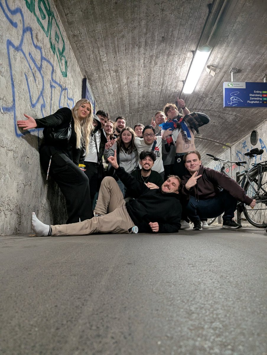 tomjsherlock's tweet image. GG Munich 

I love @R6esports 

Literally nothing better than meeting your mates from around the world and watching siege ✨

P.s if we got a picture of video together please respond to this tweet with it 💕