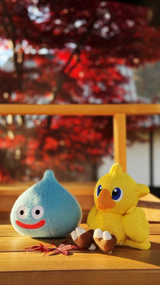 紅葉の便りは北から南へ🍂 スライムとチョコボも秋の景色を楽しんでい