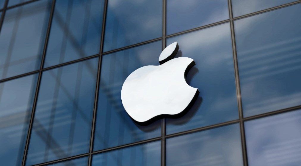 Apple’da CEO Tim Cook, Görevi Bırakabilir: Yerine Gelebilecek En Güçlü İsim Kim? 
Haberin devamı için:
mallreport.com.tr/2025/11/17/app…