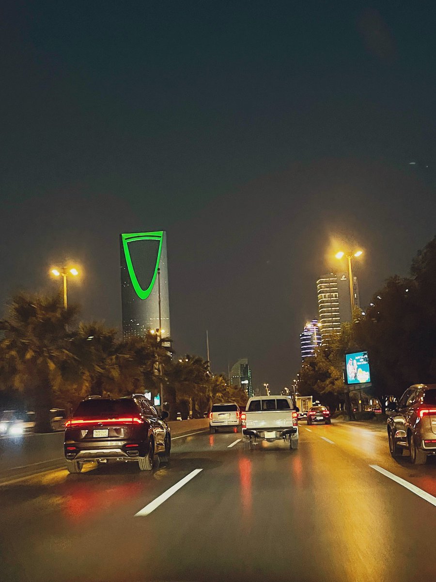 for5m1's tweet photo. “ما زلتَ حاضرًا في داخلي، وما زلتُ أتعثر باسمك كلما مرّت ذكرى لنا. ومع كل موقف يشبهك، تنهمر دموعي بلا إرادة، ولا تغيب عن داخلي تلك الابتسامة التي أحببتها… ما زالت عالقة في قلبي كما لو أن الوقت لم يمضِ.
#مساء_الخير https://t.co/qEu8Pq8wU7