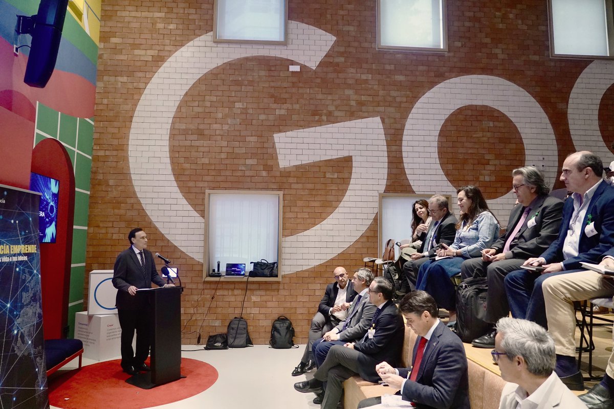 🔵<a href="/GoVillamandos/">José Carlos Gómez Villamandos</a> <a href="/UniversidadAnd/">Consejería Universidad, Investigación e Innovación</a> ha presentado el Catálogo de Aceleradoras 2025 con 37 entidades que impulsan proyectos innovadores en Andalucía.

🆙La presentación ha tenido lugar durante el encuentro ‘Andalucía Acelera’ celebrado en Málaga.

📰Noticia: bit.ly/4r4GS4w