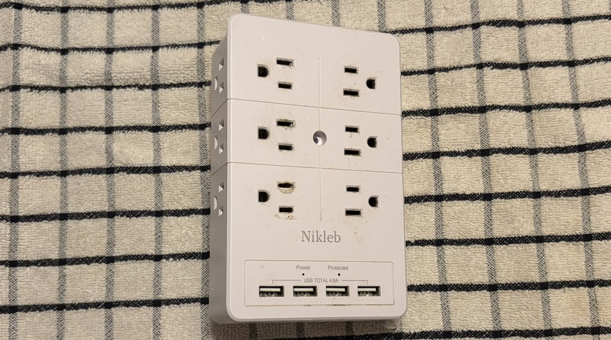 pawpaw_ray's tweet image. ⚠️Don’t Plug Space Heaters into Cheap Extension Cords or Multi-Adapters⚠️

I have used this #electric multi-adapter since 2021, with a space heater.
I plugged it in this morning and #electrical said, “NOPE!!!”

Our GFCI worked.
Now, I have to add another task to my #ToDoList!