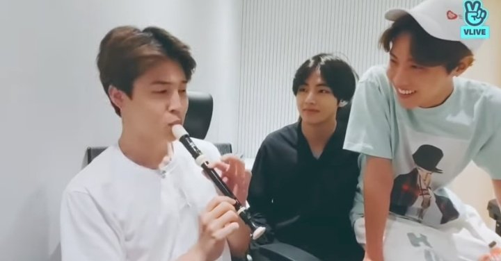 To the army who r barking in qrts, I've to tell you that park jimin isn't Kim Taehyung's soulmate. 

In a V LIVE, when Taehyung was talking about the concept of his song Winter Bear, this boorish jimin started playing the flute. Jhope even told him that "He is explaining," +