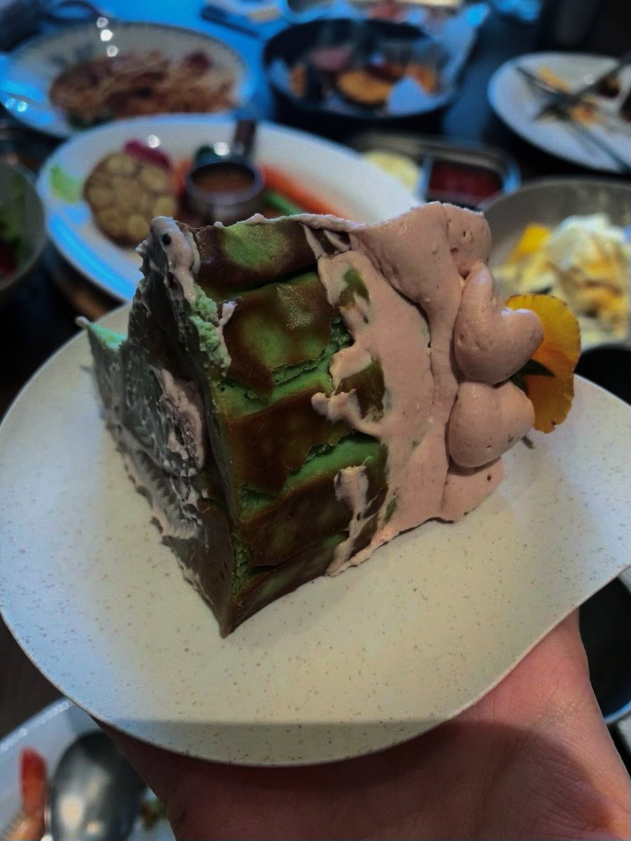 DomChrs's tweet image. 又是新的一个阶段 和漂亮女孩一起吃了漂亮饭
我学会了累了就要躺下 要慢慢享用晚餐 要过像样子的生活
对于过去 不需要复仇 而是和解