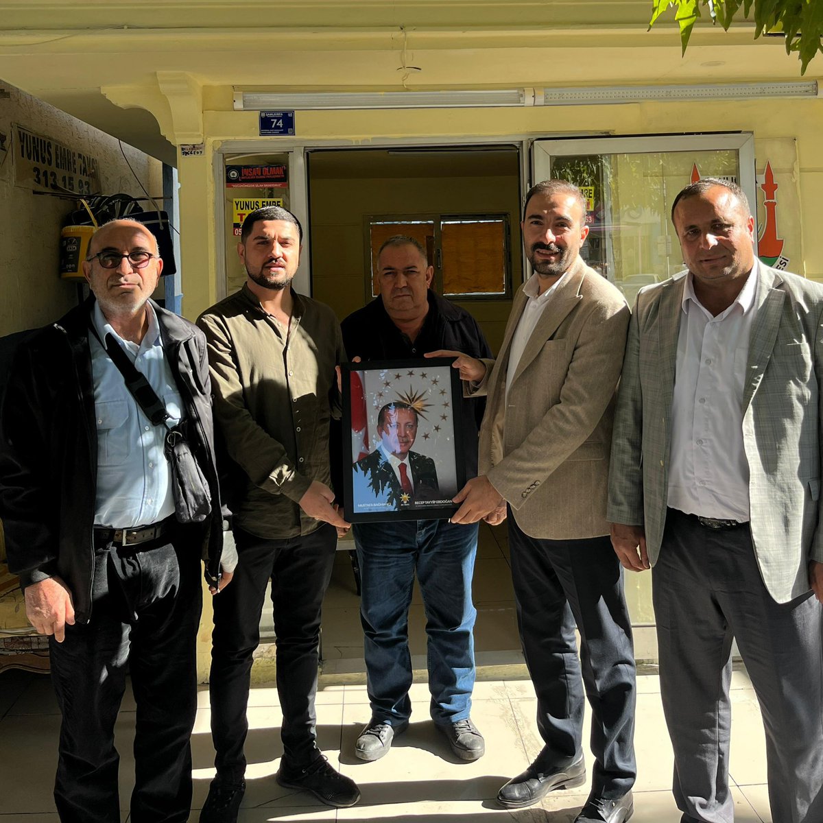 ‘Esnaflarımız ile Her Daim Biriz, Beraberiz☺️’

AK Parti Haliliye İlçe Başkanlığı olarak Gençlik Kolları Başkanımız Akif Hamza Aksoy, Yönetim Kurulu Üyelerimiz, Kadın ve Gençlik Kollarımız ile birlikte;

Haliliye İlçemizde hizmet veren taksi duraklarını ziyaret edip,