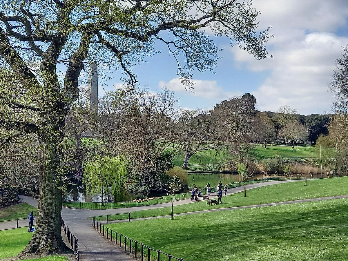 CLL49's tweet image. Sélection de #Parcs citadins en Europe. #Lundi 
Le Phoenix Park à #Dublin 🇮🇪 (712 ha) contient des pelouses, des bâtiments... Son nom ne vient pas de la mythologie grecque mais du gaélique &quot;fionn uisce&quot; qui signifie &quot;eaux claires&quot;. #Photographie #Photography via Wikipédia #Parks