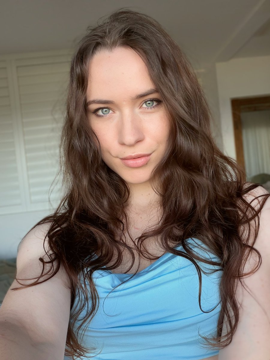 Hi 💕 Say it back? 🙈