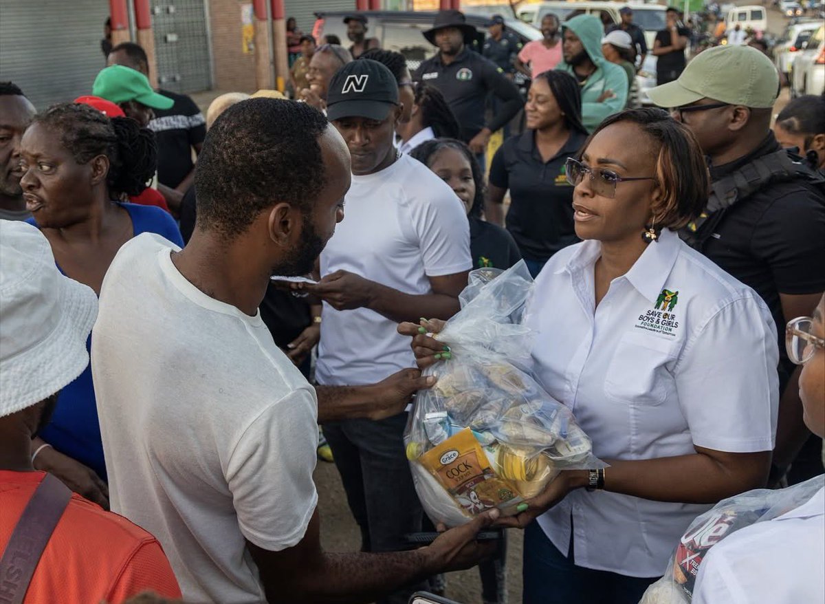 fadazuks's tweet image. This narrative is misleading.

That is not a political party vehicle it’s a Save Our Boys and Girls Foundation–branded vehicle. 

The foundation independently raised the funds used to provide these relief packages.

Facts matter stop turning every act of service into politics.