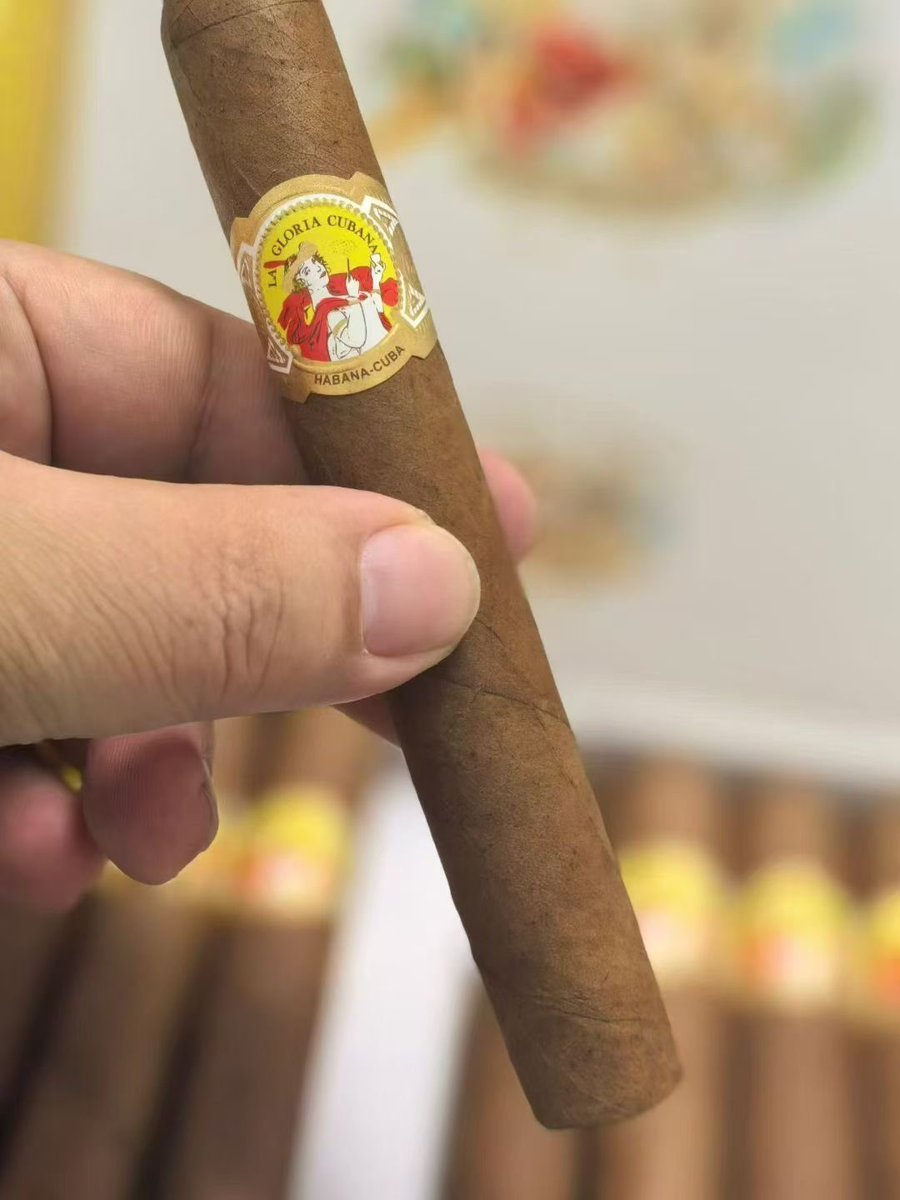 junhao889010's tweet image. 听说最近很火🔥，小到50盒

古巴荣耀 土耳其人10支
型号：特级罗布图
尺寸：141*50
产地：古巴
浓郁度：★★★★☆
主线：太妃糖，可可，肉桂，烤面包
建议陈化时间：1年
品吸湿度推荐：59%-63%