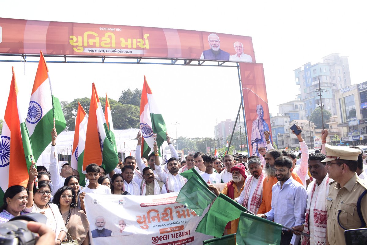ddo_Tapi's tweet image. સરદાર વલ્લભભાઈ પટેલની ૧૫૦મી જન્મજયંતી વર્ષ નિમિત્તે તાપી જિલ્લાના  બિરસામુંડા સર્કલ ખાતે યોજાએલ &quot;યુનિટી માર્ચ&quot; પદયાત્રામાં &quot;એક ભારત, આત્મનિર્ભર ભારત&quot; મંત્રને સાકાર કરવાનો સંકલ્પ કર્યો. 
#SARDAR150 #UNITYMARCH
@CMOGuj
@infotapigog24 
@GujDCoffice @drgauravdahiya09ias