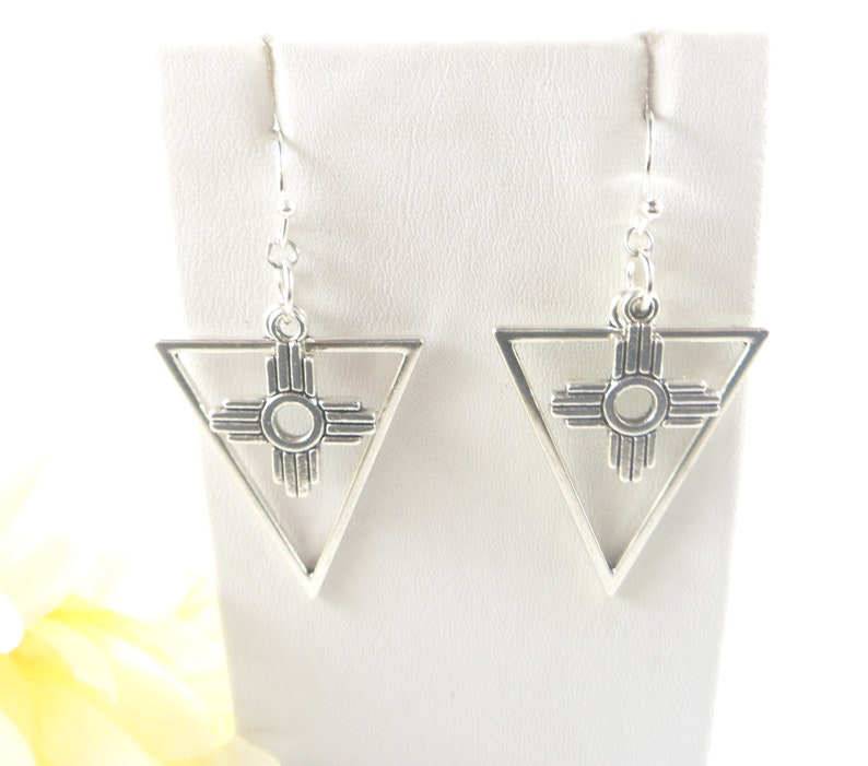 DigginThruTheAt's tweet image. Zia Earrings: Silver Southwestern Style, New Mexico Gift
etsy.com/listing/156265…  #mamboteam