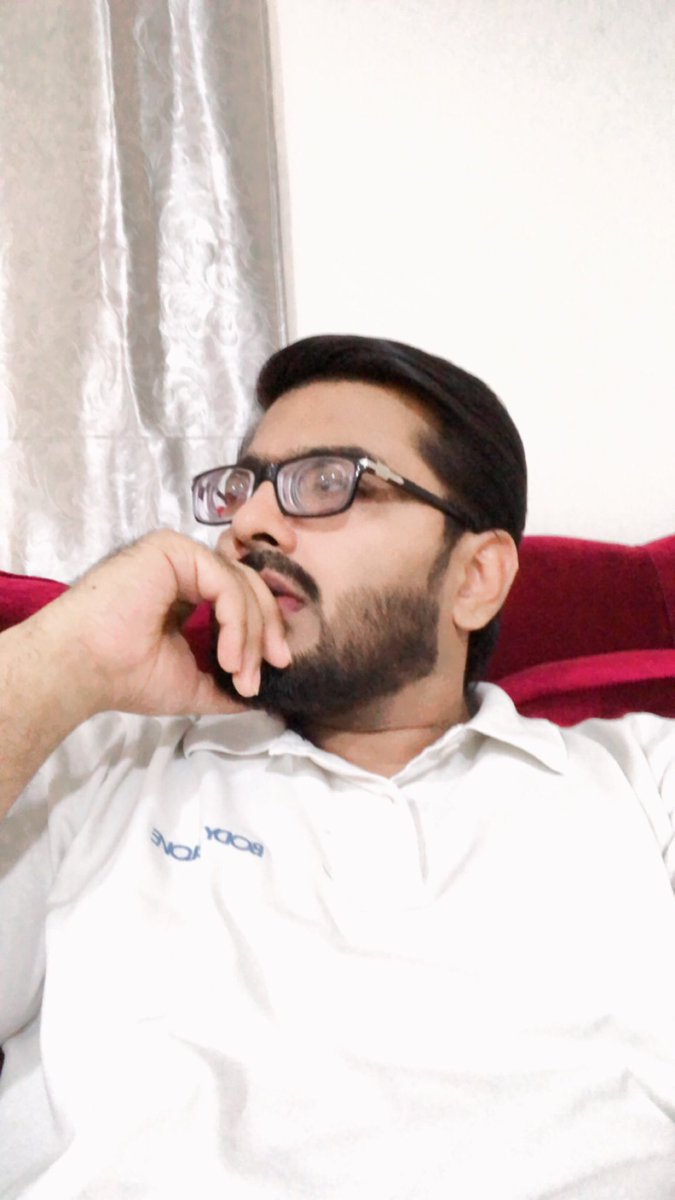 کاش
      کوئی اسطرح بھی واقف ہو
      میری زندگی سے کہ
      میں بارش میں بھی روؤں     
       تو وہ میرے آنسو پڑھ لیں

#قومی_زبان