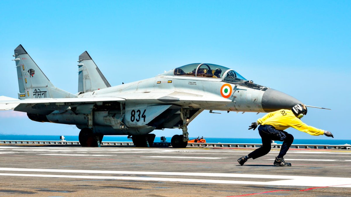 IN_WesternFleet's tweet image. &apos;दूर्रक्षया सरलक्षया&apos;

#INSVikramaditya, the mighty #FlagShip of the #SwordArm celebrates 12 years of glorious service to the nation embodying its motto #StrikeFarStrikeSure 

&apos;अदम्य वीर सूर्य... विक्रमादित्य विक्रमादित्य&apos;

@indiannavy
@IN_WNC
@DefPROMumbai