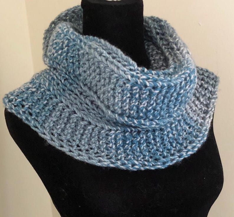 DigginThruTheAt's tweet image. Neck warmer cowel
etsy.com/listing/166549… #mamboteam