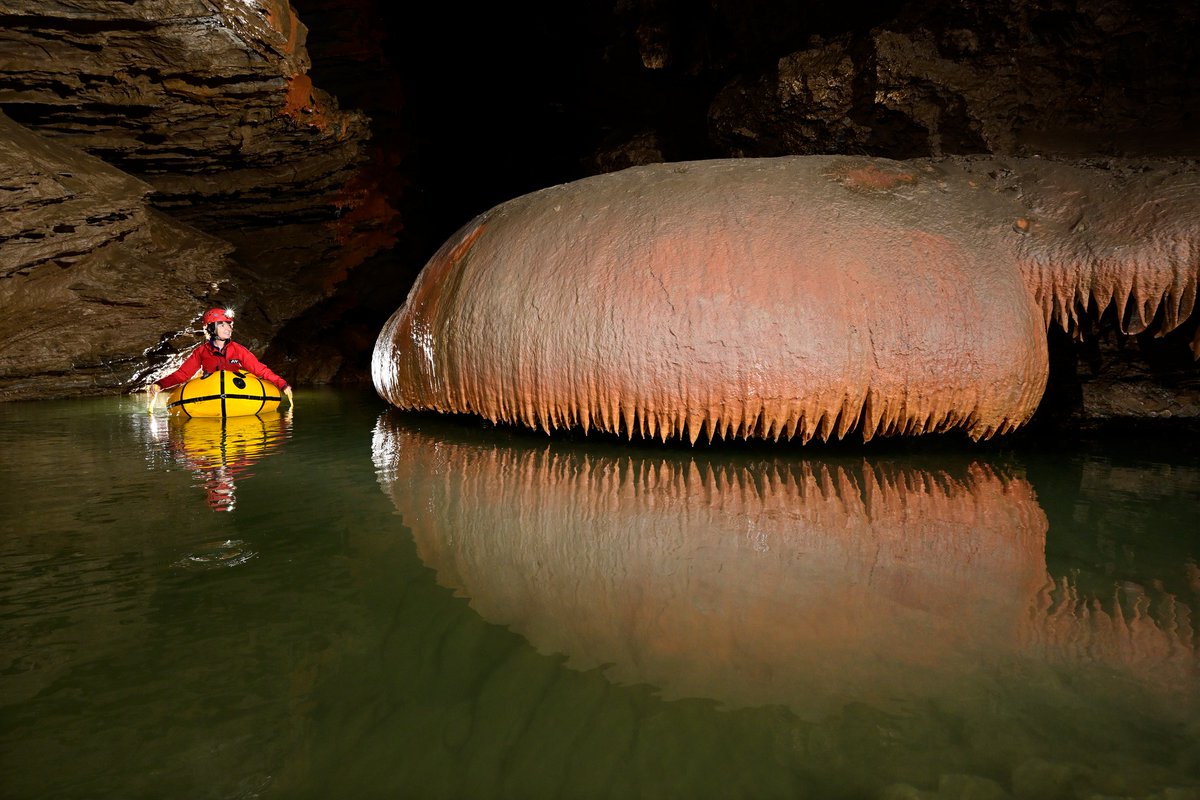 💦 Explorations de La Rivière Souterraine du Gouffre Géant de Cabrespine: "Partez sur les traces des premiers explorateurs et naviguez sur la rivière secrète du Gouffre Géant de Cabrespine ! 🌌
🎟️ Sur réservation :
gouffre-de-cabrespine.com/.../la-riviere...