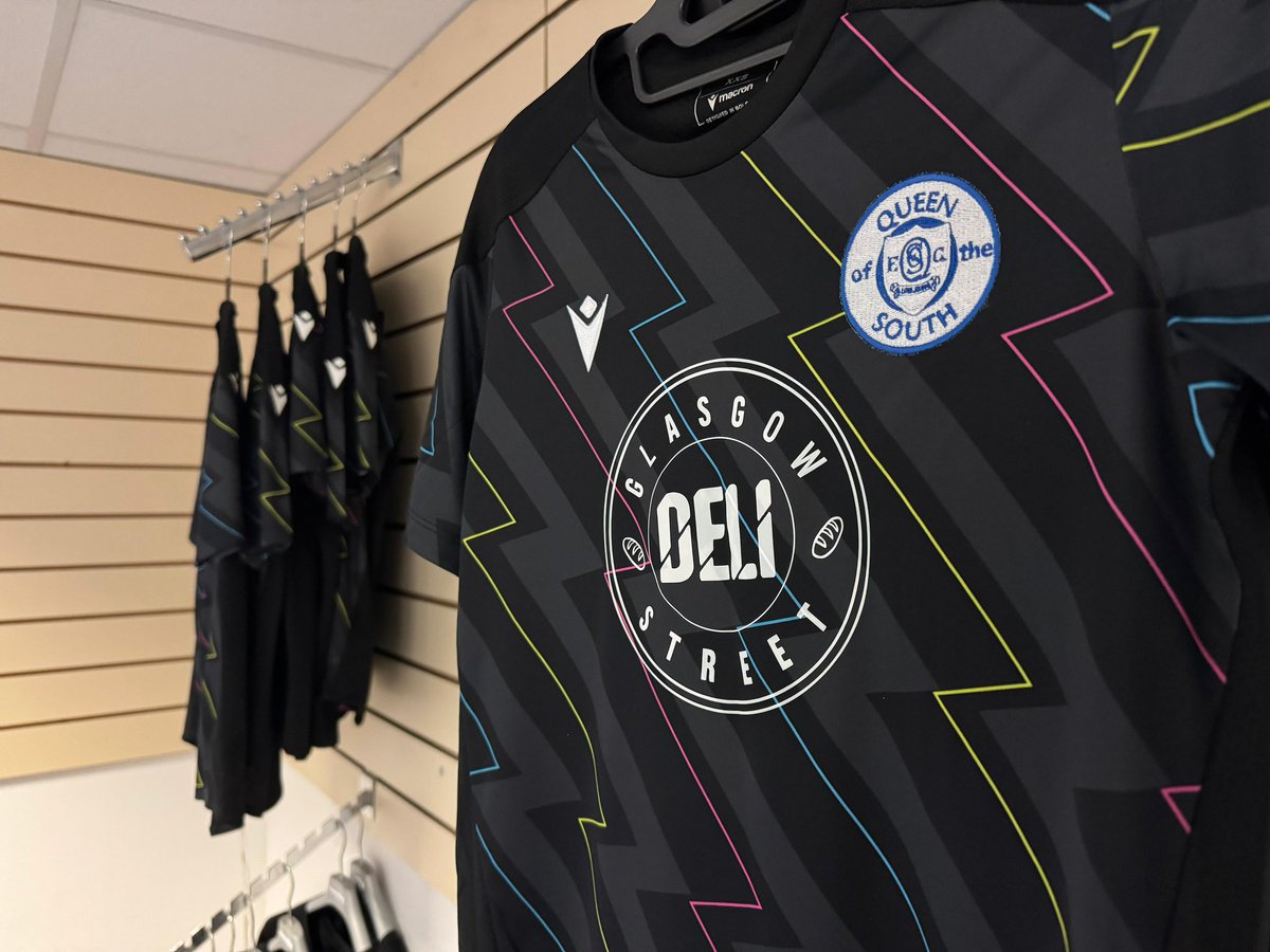 🚨 Back in Stock!

We are now restocked in warm-up shirts from sizes XXX-Small to XX-Large.

Pick up yours at the QOS Store today! 👕