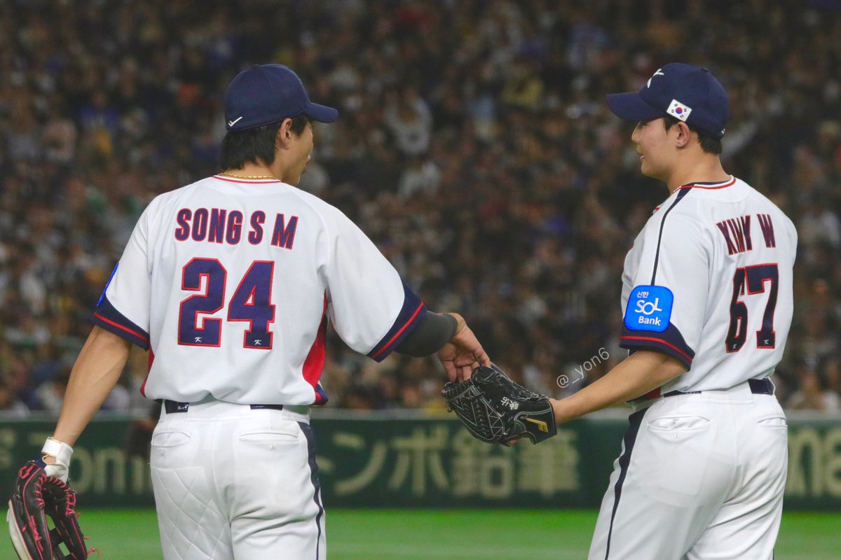 _yon6's tweet photo. 251116 2025 K-BASEBALL SERIES

#송성문 
#키움히어로즈 #KiwoomHeroes

#김영우
#LG트윈스 #LGTwins

#야구대표팀 #KBO https://t.co/iYIk9bqF06