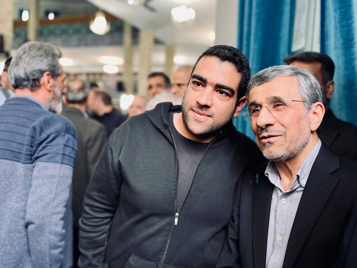 dolatebahar's tweet photo. مراسم ترحیم مرحومه زرین احمدی نژاد، خواهر گرامی دکتر محمود احمدی نژاد در مسجد جامع نارمک https://t.co/qDMRI4btzH