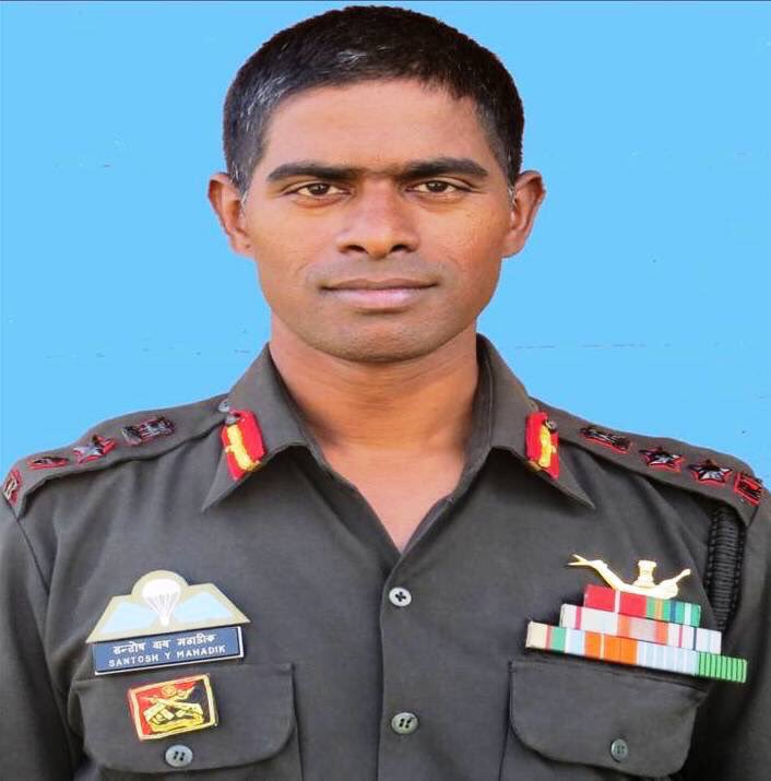 37VManhas's tweet image. Homage to

COLONEL SANTOSH MAHADIK
Shaurya Chakra Sena Medal 
41 RR - 21 PARA SF

who was immortalized on this day in 2015 in Jammu &amp;amp; Kashmir. Afterward, his wife, Ms Swati Mahadik, joined #IndianArmy and is now a serving officer.

#FreedomisnotFree a few pay #CostofWar.