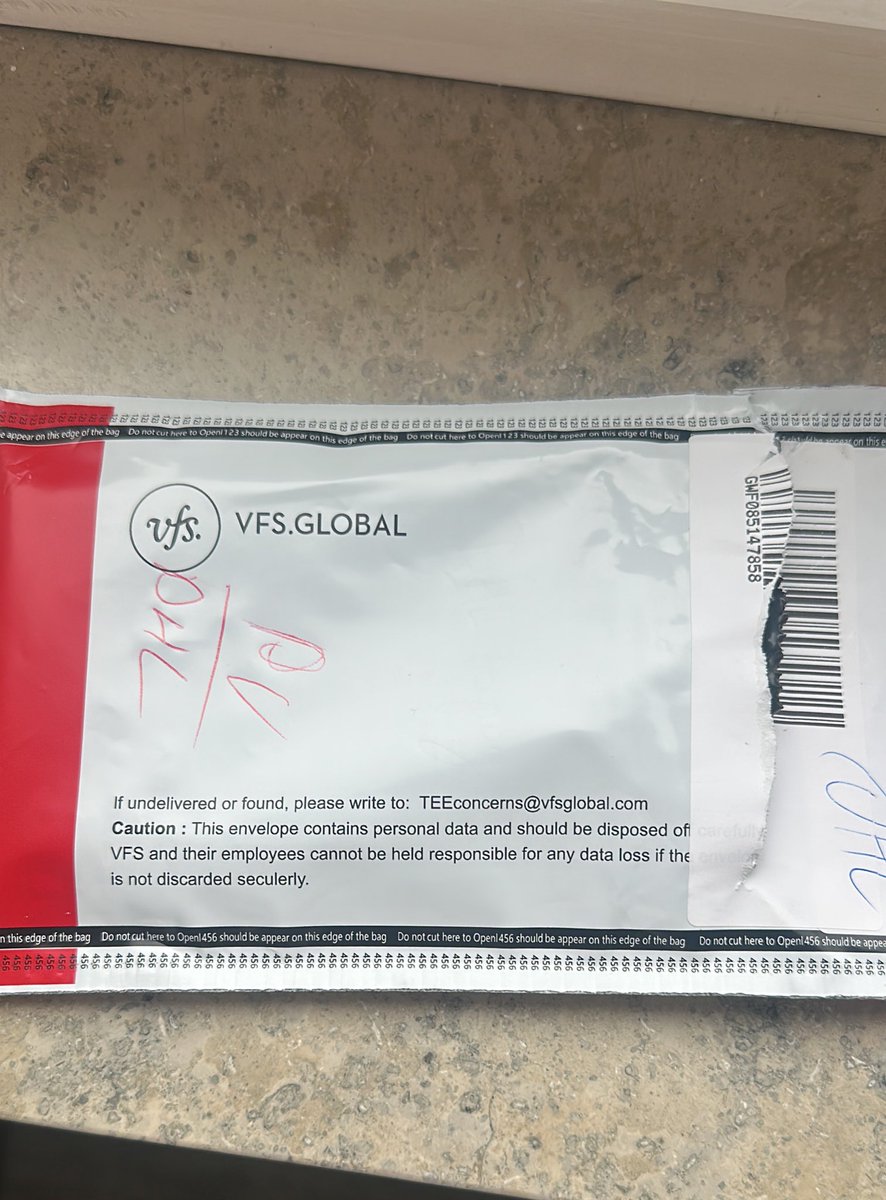 Tam bu haberi okurken kapımın calması ve 1 aydır beklediğim İngiltere vizemi almış olmam …