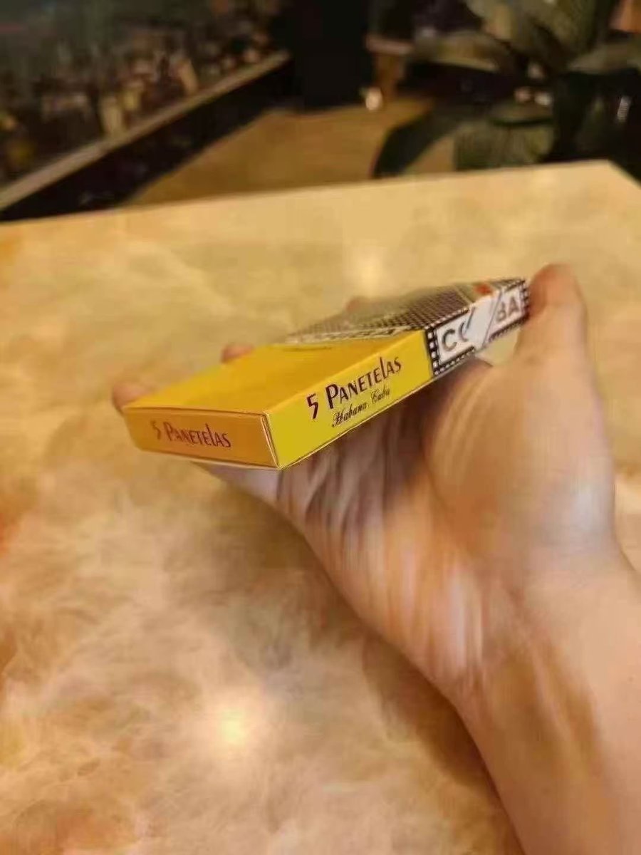 junhao889010's tweet image. 高希霸 宾丽 纸盒 Panetelas
25支(5盒)
尺寸115×26