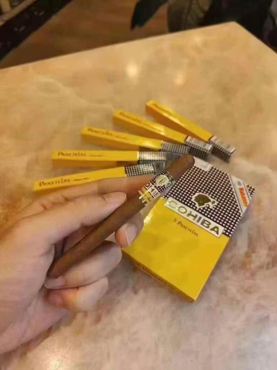 junhao889010's tweet image. 高希霸 宾丽 纸盒 Panetelas
25支(5盒)
尺寸115×26