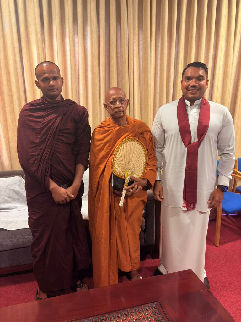 Today, I met with Venerable Ampitiye Seelawansa Thissa Thero, the Chief Sanghanayake of the Amarapura Maha Nikaya for the Eastern &amp; Thamankaduwa Regions, at the SLPP Headquarters. We discussed the incident that took place yesterday at the Sri Sambodhi Jayanthi Bodhiraja Vihara in