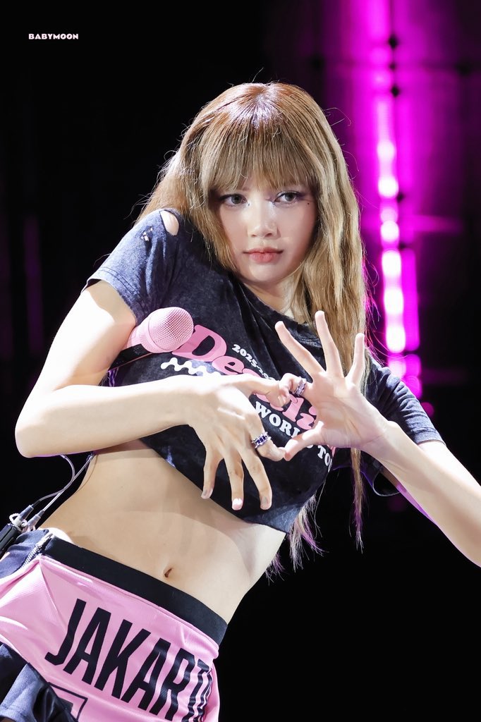 LALISA the GOAT tweet media