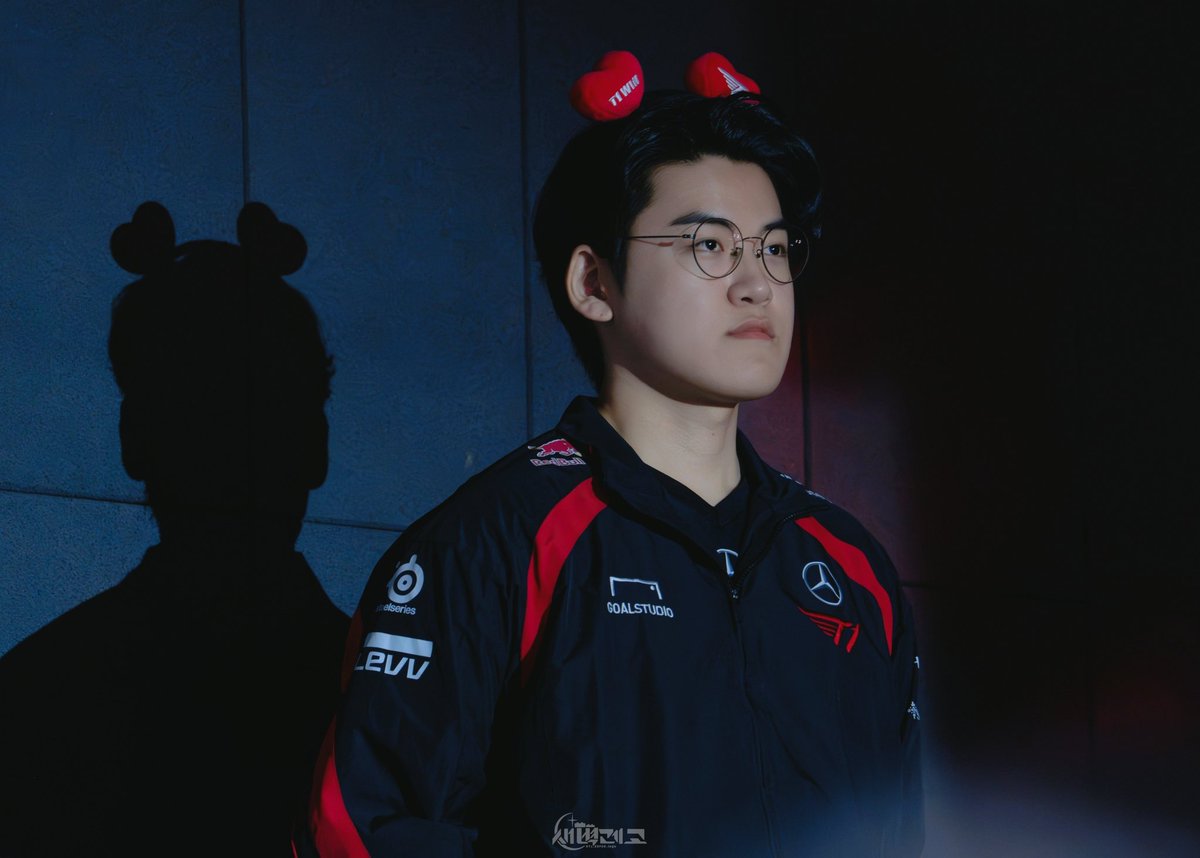 gukehoon's tweet image. “Guma bleeds red and black, and his commitment to the team is unwavering”

you know how much the org screwed up when someone like him, who is known as the embodiment of T1, makes the decision to leave. take his commitment for granted and this is the ending you’ll get.