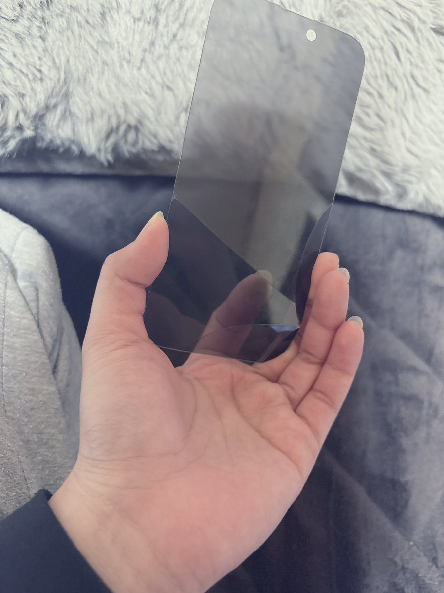iPhoneの保護ガラス長い間このバキバキ我慢して使ってたんよねwwwww
新しいのに変えたんだけど
触り心地悪いわぁ🥹wwwwww