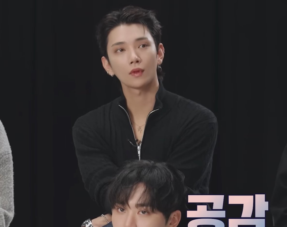 red__index's tweet image. 어깨 붙는 옷 자주 입읍시다
결실을 널리 이롭게 알립시다