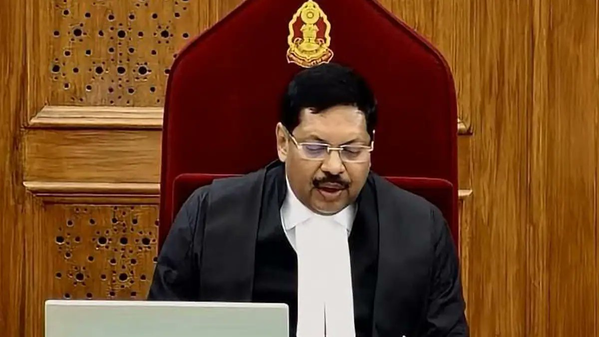 NewsAlgebraIND's tweet image. BIG NEWS 🚨 CJI BR Gavai said Creamy Layer among SCs should be kept out of SC Reservation.

CJI BR GAVAI ⚡⚡ : &quot;Children of an IAS officer can not be equated with the children of a poor agricultural laborer when it comes to reservations&quot;

&quot;What is applicable to the Other…