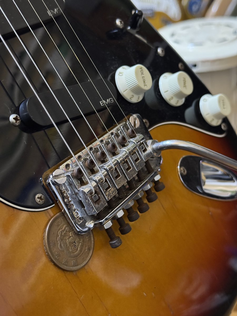 ペグをGOTOHのマグナムロックに公開。ブリッジがFRT3なので