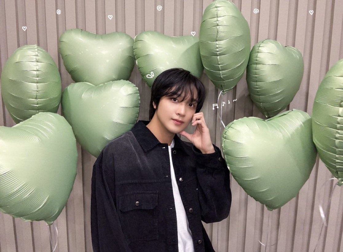 dailyhaechan's tweet photo. Melon music wave with #haechan 💚 https://t.co/XlUmBn1Ut9
