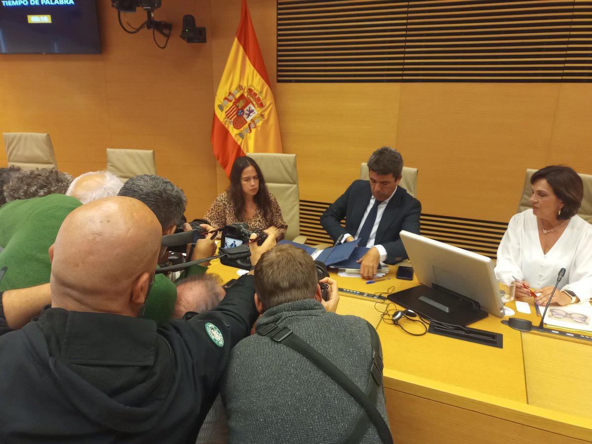 🏛️ Acaba la comparecencia de #Mazon

"Adiós, buenos dias...encantado de conoceros a todos", se despidió mirando a los de la Mesa...

No es broma.