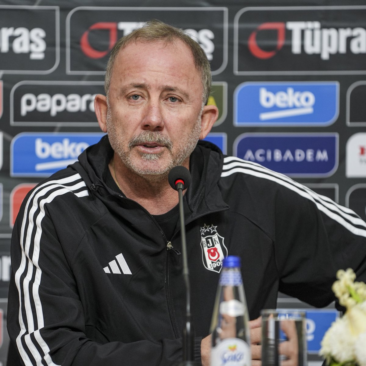 Övünç Özdem: "Beşiktaş'ın teknik direktörü Sergen Yalçın değil de başka biri olsaydı, Rafa Silva şu anda böyle bir kriz yaşamıyor olurdu. Bu çok net. Rafa'nın asıl problemi Sergen Yalçın'la."