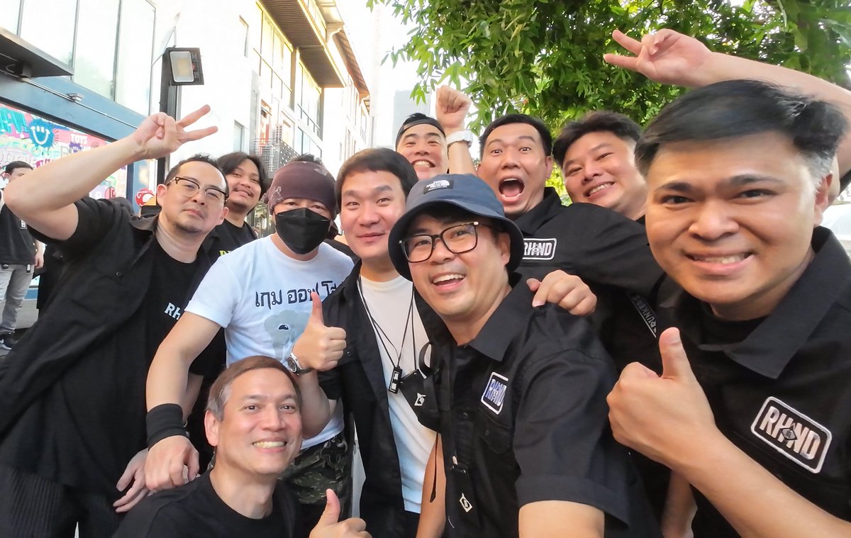 rustytigerx's tweet photo. Thank you, Mori-san, and all my friends for such a fun time. I’m taking home so much energy, smiles, and great memories. 🙏😊

#リアルヘッド #RHND #rxh #realhead #realxhead #sofvibkk #sofvitokyo #sofubithailand #sofubi #gameofhope #RHNDThailand #jptoysgallery https://t.co/aC4zYK0ZnT