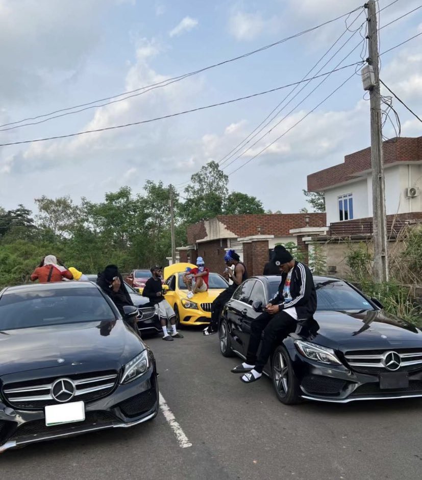 blessfrmdo's tweet image. Which of these boys boys meetings dey be pass?

A.                                                             B