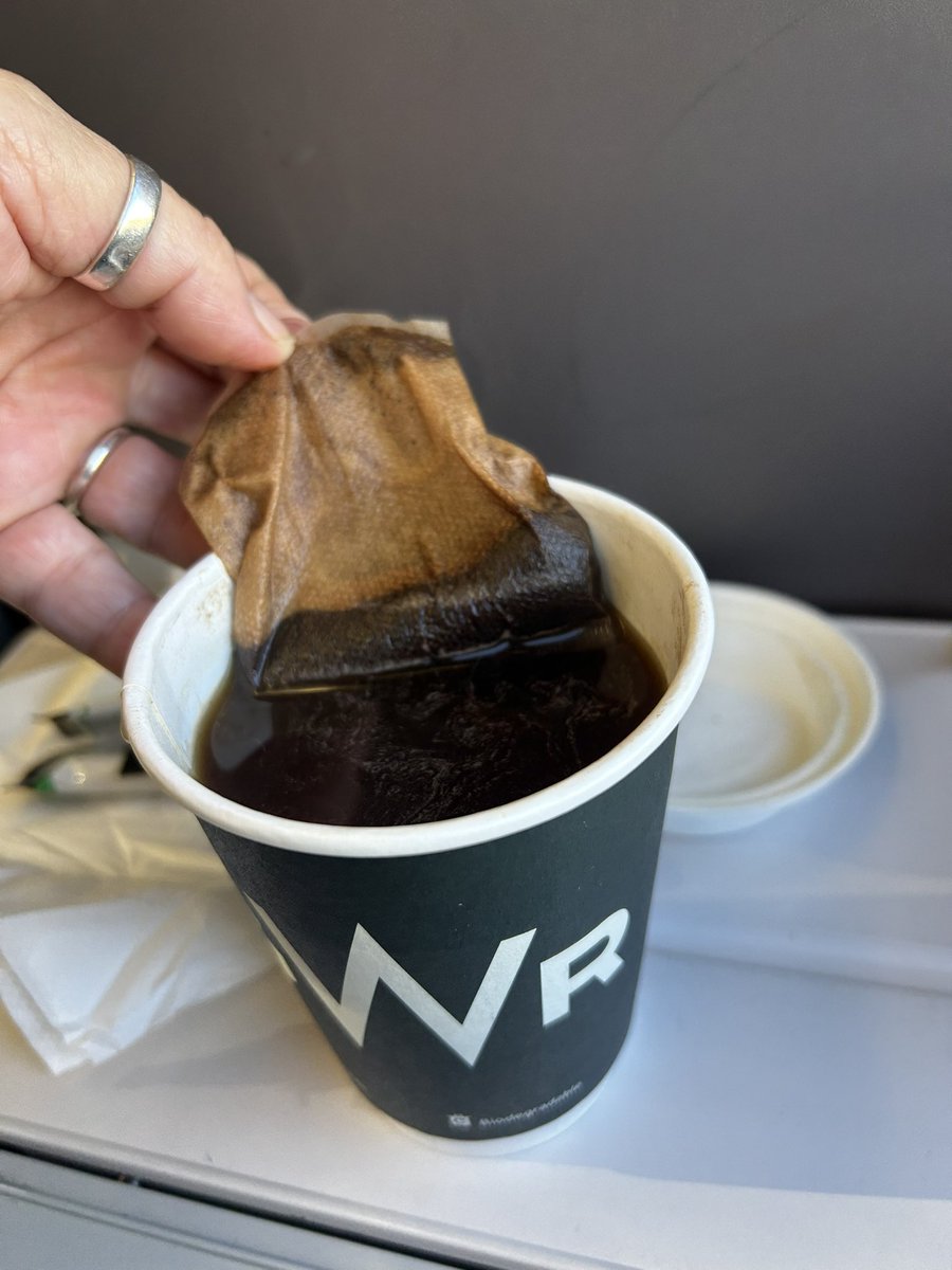 kerri_trahearn's tweet photo. @GWR best cup of coffee I’ve been served on a train in a very long time! Worth the £3 for sure 👏🏻👏🏻👏🏻 https://t.co/vws1VObQp4