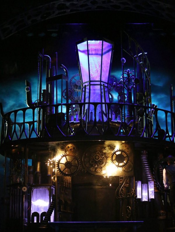 3년전: 이 난잡하게 붙어있는 부품들은 대체 뭘까
지금: 오오 존나 멋있는 기계 

3년전: 층고가 너무 높아서 안정감이 전혀 없군
지금: 오오 하느님의 권위에 반항하는 존나 멋있는 기계