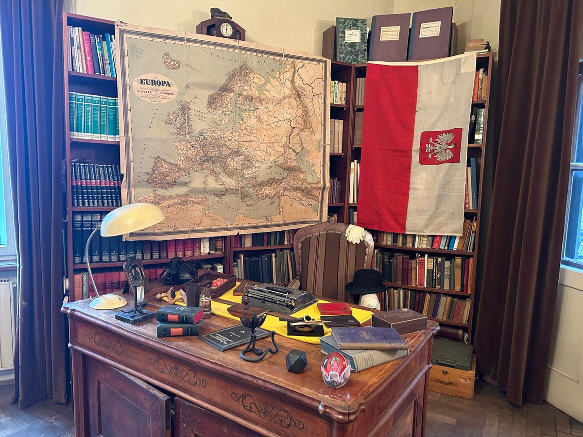 Dn. 15.11.br. 🇵🇱 społeczność w Rijece po raz kolejny zorganizowała uroczyste obchody z okazji Święta Niepodległości. Uroczystość odbyła się w zabytkowej willi rodziny Dworskich, gdzie w latach 1932-1941 mieścił się Konsulat Honorowy RP.
⬇️
gov.pl/web/chorwacja/…