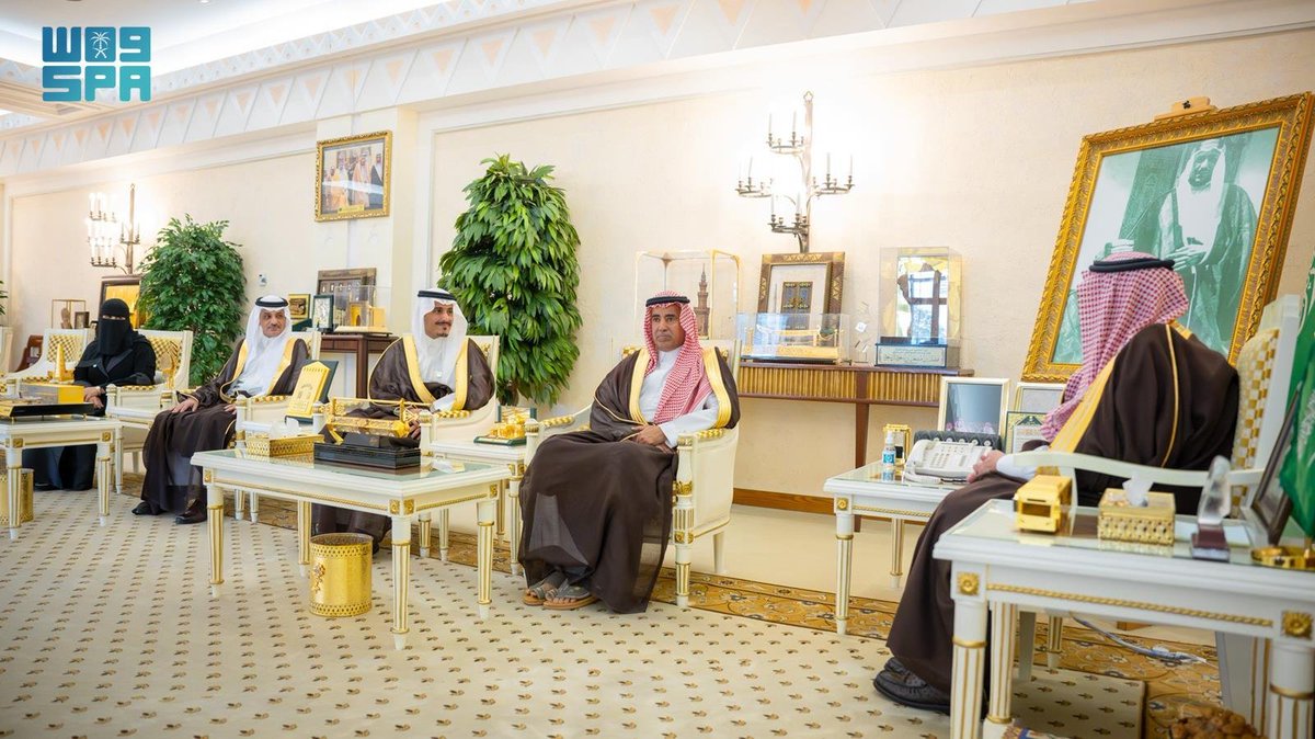 أمير القصيم يستقبل رئيس وأعضاء نادي المسؤولية المجتمعية.
spa.gov.sa/N2446372
#واس