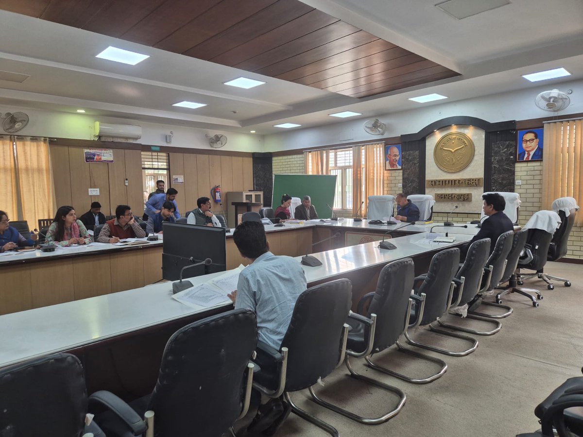 आज प्रधानमंत्री जन विकास कार्यक्रम (PMJVK) के अंतर्गत विभिन्न विभागों से प्राप्त प्रस्तावों की समीक्षा बैठक की गई। प्रस्तावों की प्रगति तथा आगामी कार्ययोजना पर विस्तृत चर्चा करते हुए संबंधित अधिकारियों को आवश्यक दिशा-निर्देश दिए गए।
<a href="/CMOfficeUP/">CM Office, GoUP</a> <a href="/ChiefSecyUP/">S.P. Goyal, Chief Secretary, GoUP</a> <a href="/CommissionerMe3/">Commissioner Meerut</a>