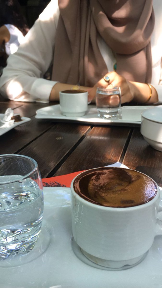 HmryLtyft's tweet image. 🍁☕
شبيهك عدم مالك من المترفات اشباه
وصوفك تبي من شرد الابيات منقية❣️