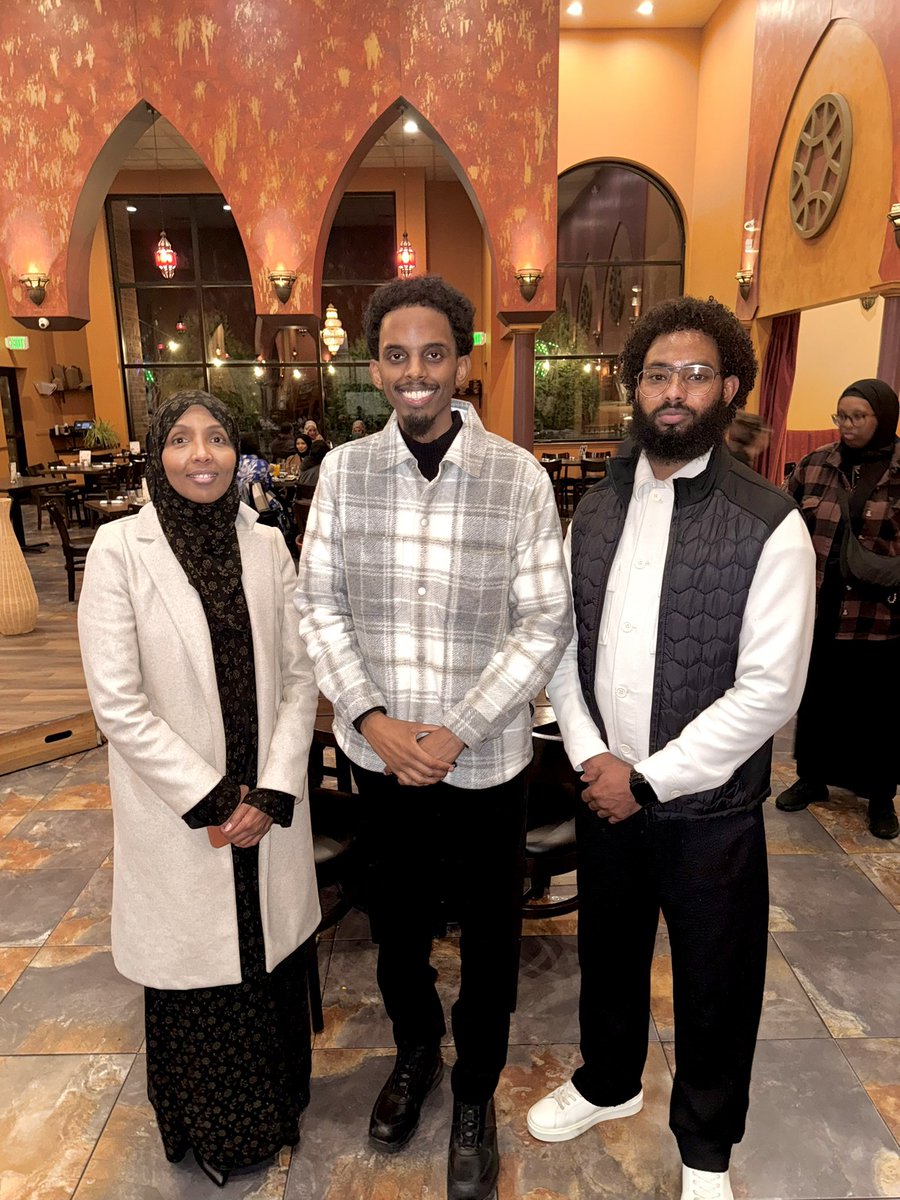 Kadib Hardankii adkaa doorashadii dhacday ka bacdi  dib ayaan isugu soo laabanay dabcan doorashooyinka Maraykanka kuma xirna shaqsiyaad oo cidna lama eedo maadaama ay tahay mid dadwayne oo qof walba rabitaankiisa ku dooranaayo cidda uu rabo.

Waa sax in lagu kala adkaanaayo